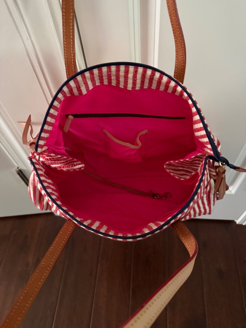 LN Dooney and Bourke Red and White stripe purse with Navy accents. - Picture 5 of 7